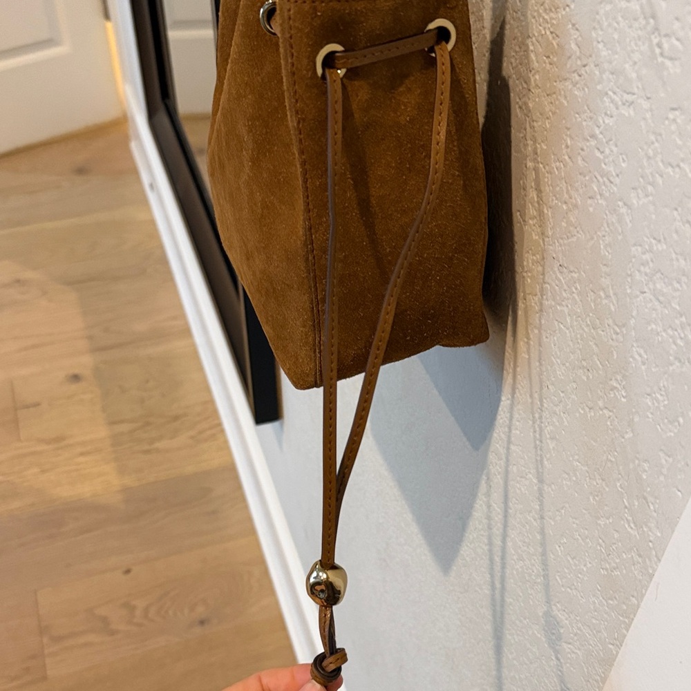 🤎 MADEWELL 🤎 Brown Suede Drawstring Shoulder Bucket Bag - Picture 3 of 5